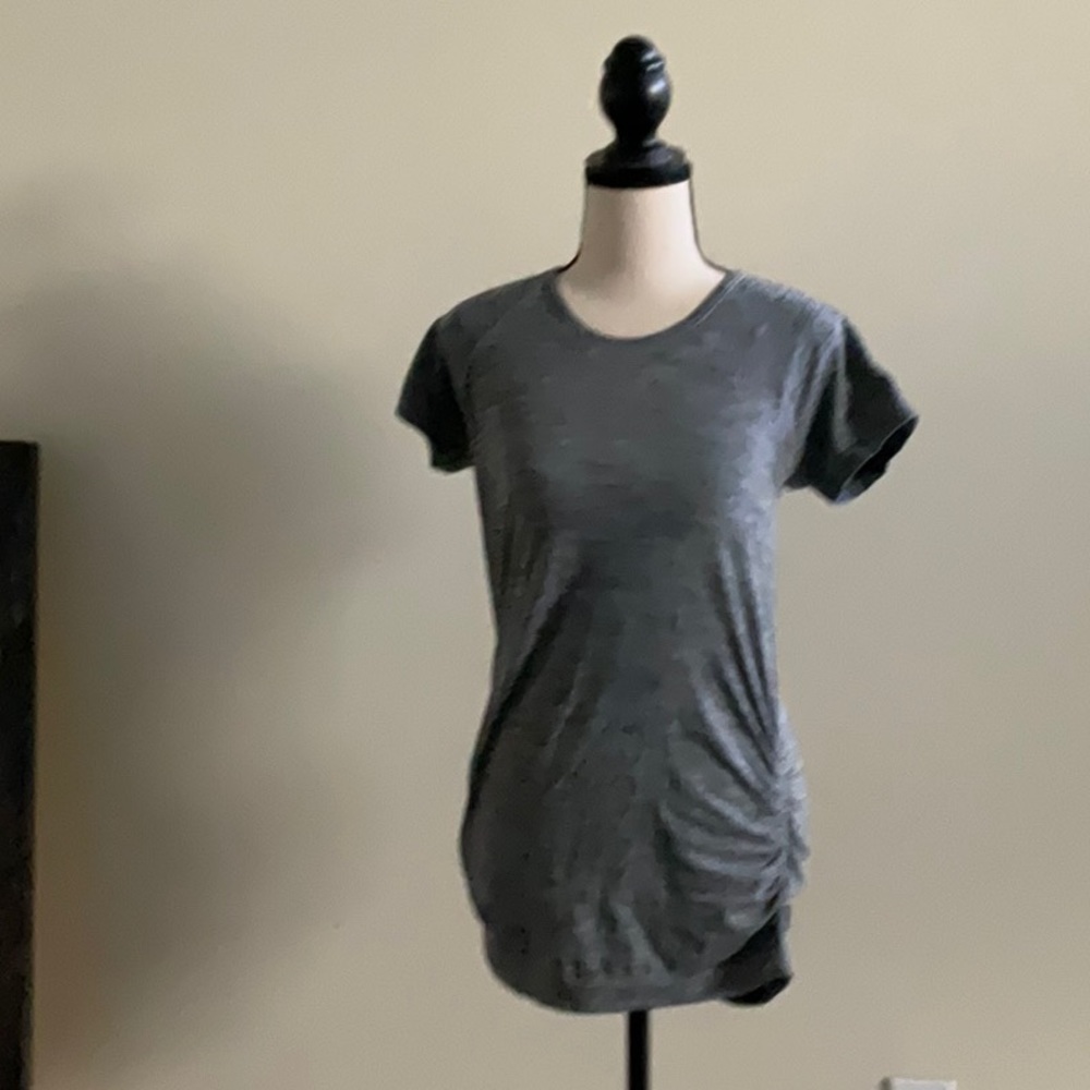 Athleta no slip tshirt